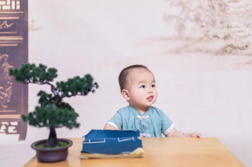 防城港五个月宝宝可以站吗 防城港五个月宝宝可以站吗